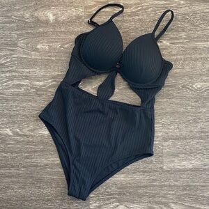 NEW. Shade & Shore black swimsuit. 34 C